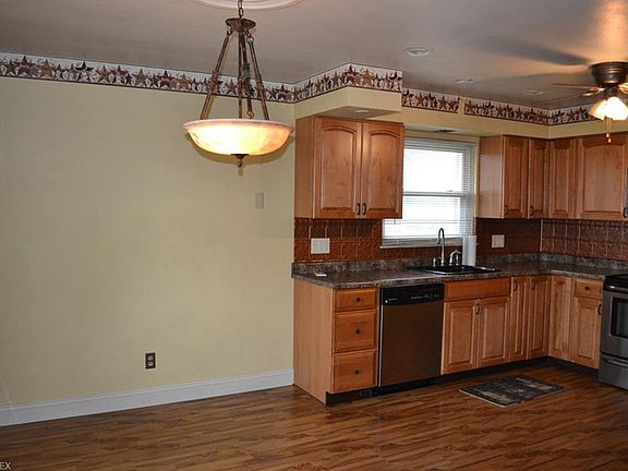 3rd image of 158 Owings St