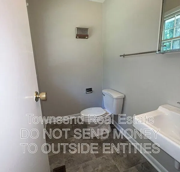2904 Collingwood St — Photo 16