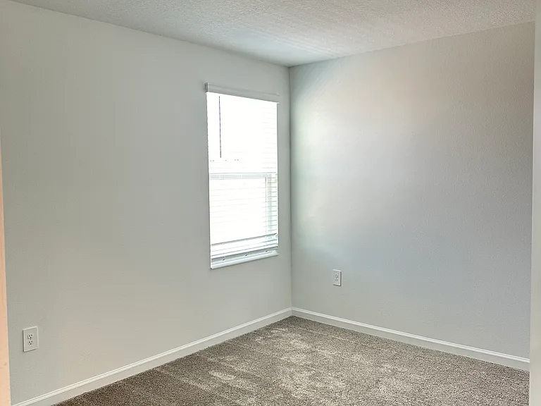4039 Ambrose Ave — Photo 17