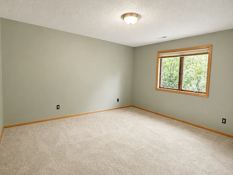 1228 Balsam Ct — Photo 9