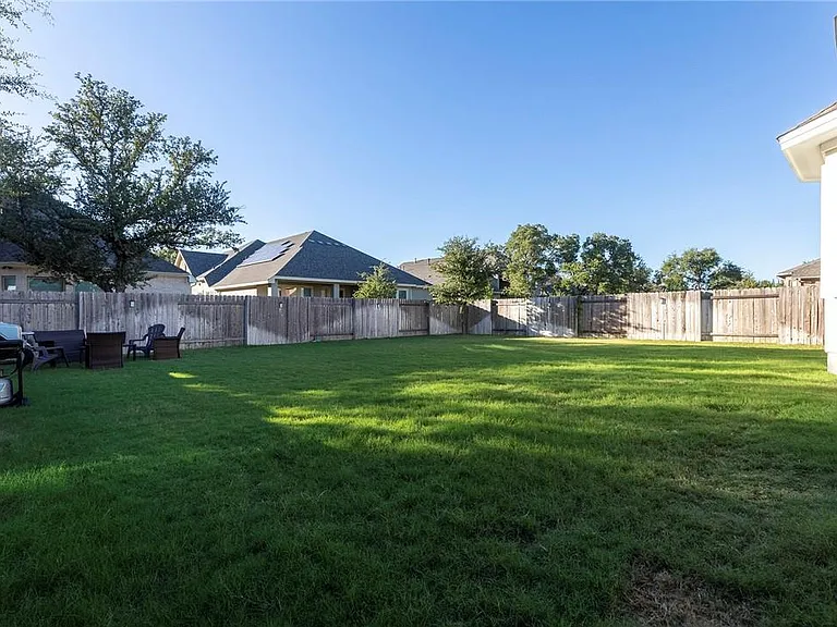 2925 Mossy Springs Dr — Photo 27
