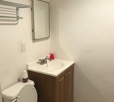 1 bathroom with tub and shower