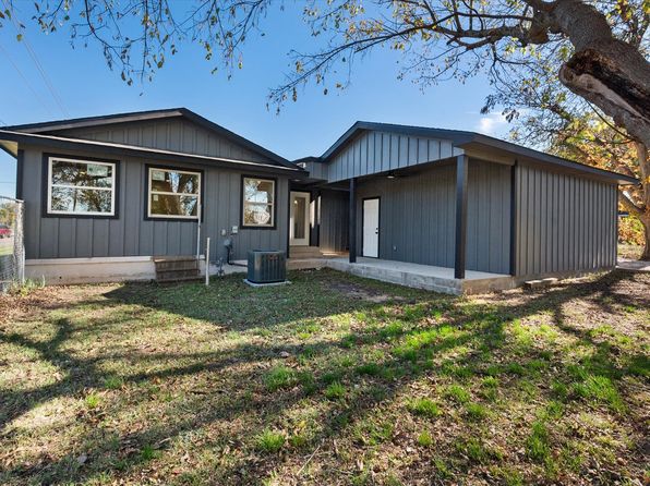 845 Hilltop Cir, Desoto, TX 75115