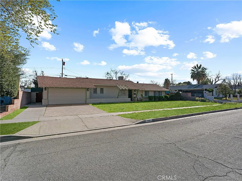 3 bed, 1334 sqft, $2,800 — Photo 1
