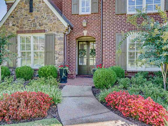 3rd image of 235 Greenbrier Lakes Blvd