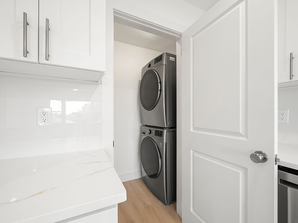 1st image of 432 Oak St #2