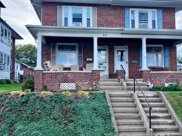 20 Intervilla Ave, West Lawn, PA 19609