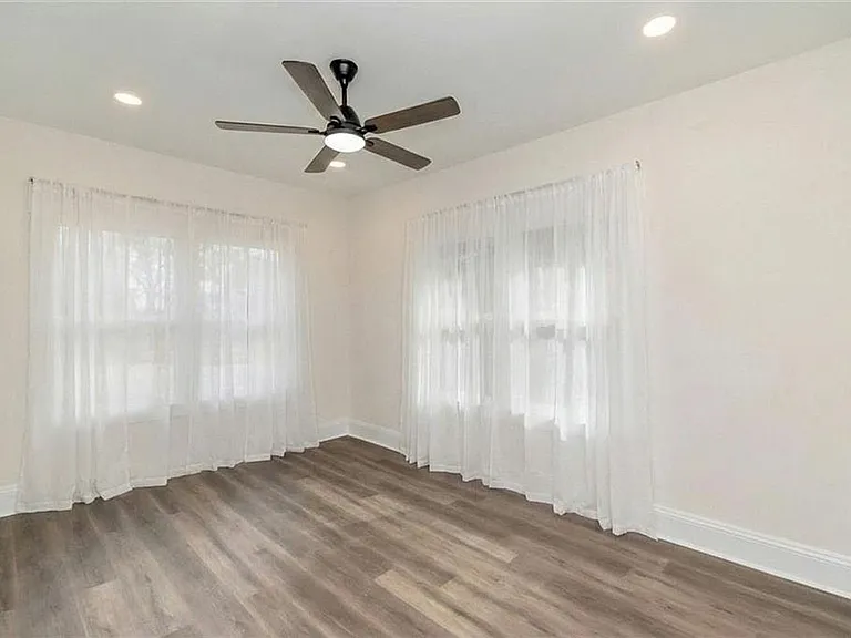 704 Marine St — Photo 16