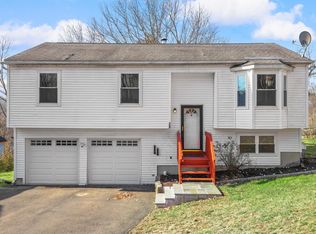 28 Caitlin Cir, Naugatuck, CT 06770