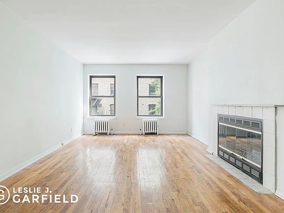 3rd image of 135 W 13th St