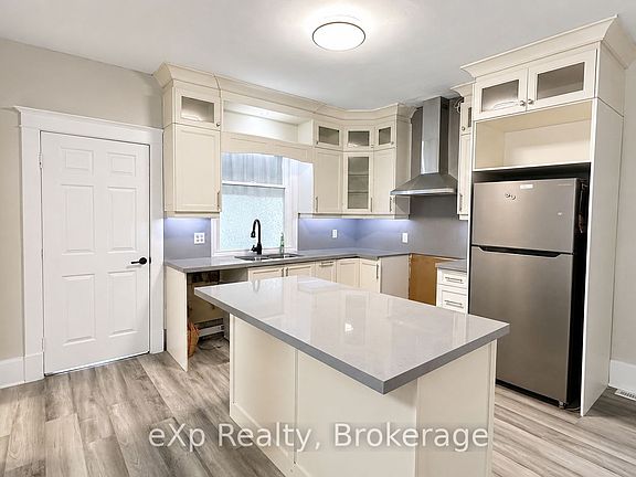 3rd image of 238 Elizabeth St