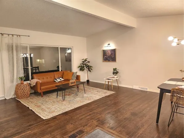 408 Indian Trl, Belton, MO 64012