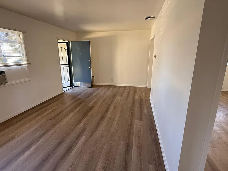 5541 Welland Ave — Photo 13
