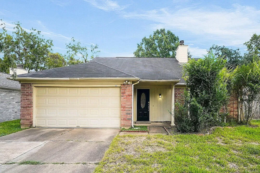 3 bed, 2.0 bath, 1696 sqft, $1,880 — Photo 1