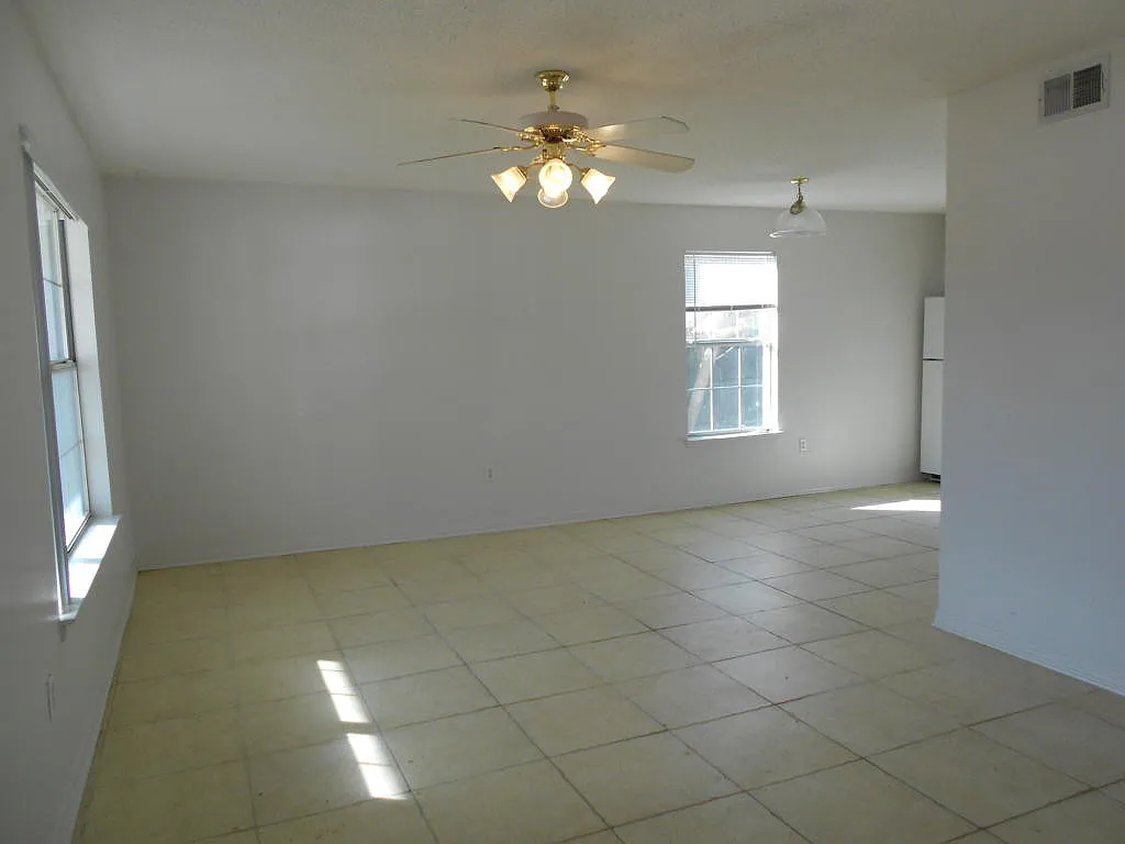 1130 Jeni Mae Court — Photo 3