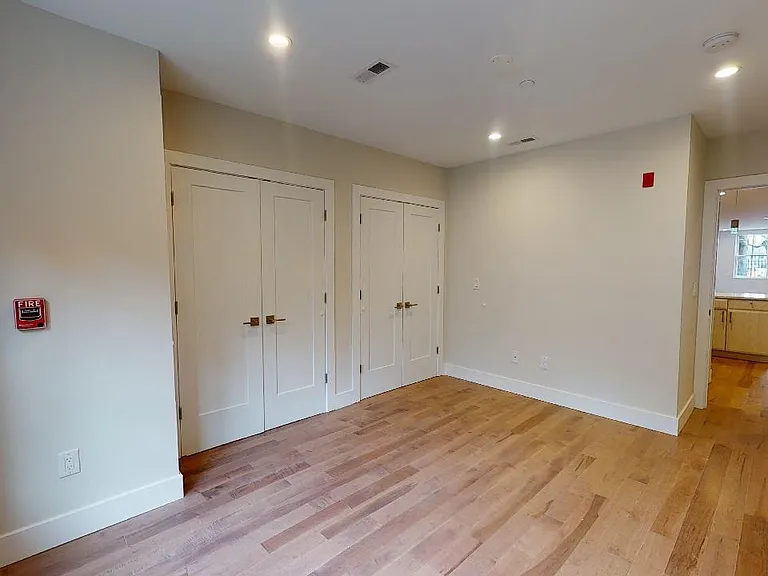 662 N 15th St #1 — Photo 13
