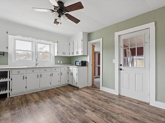 2nd image of 1074 Throckmorton Trl
