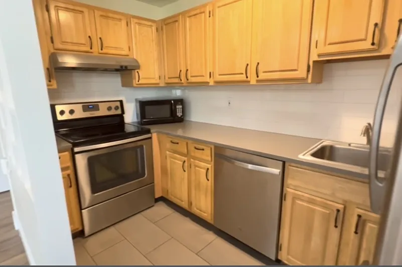 2 bed, 738 sqft, $2,595 — Photo 2