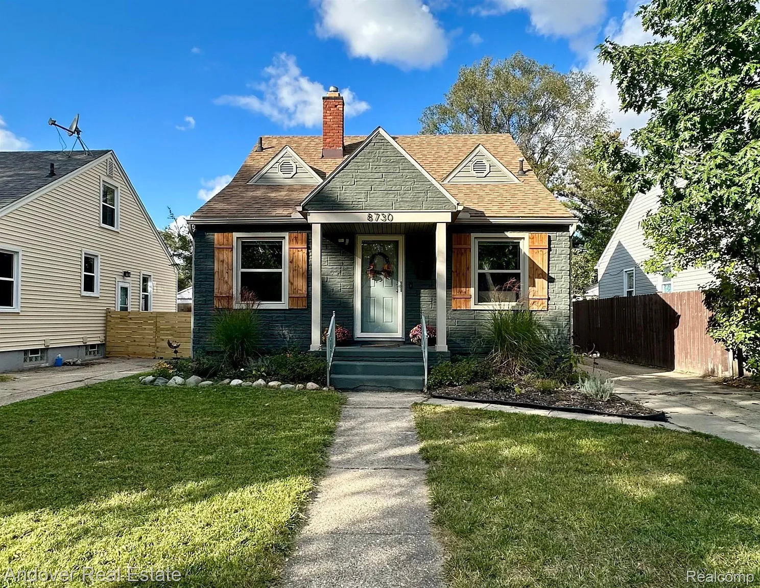 8730 Saratoga St photo 1