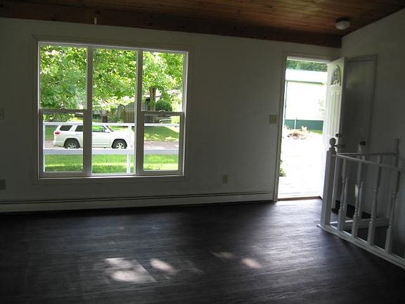 5th image of 18339 Dennis Dr