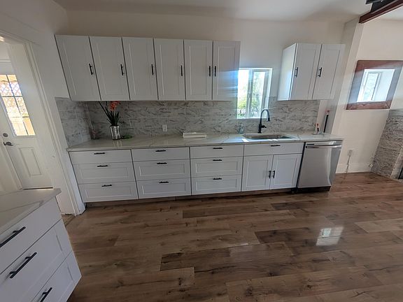 3rd image of 302 E Adams St