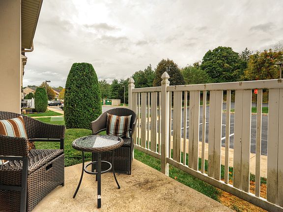 4th image of 302 Black Walnut Dr