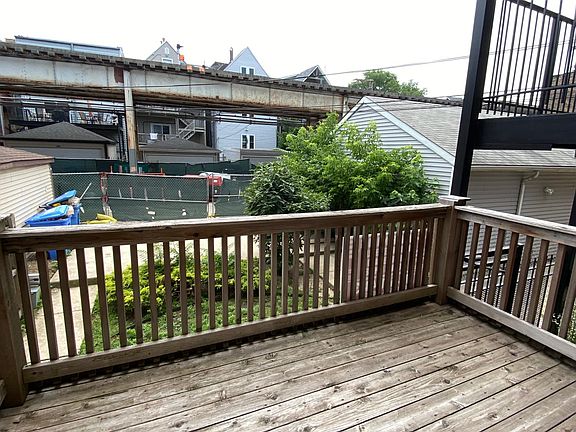 4th image of 1039 W Newport Ave APT 1W