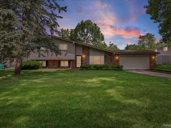 226 Ruppert St, Commerce Township, MI 48382