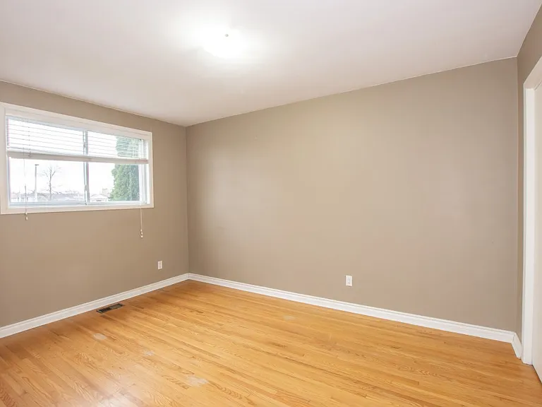54 Trelawn Pkwy — Photo 12