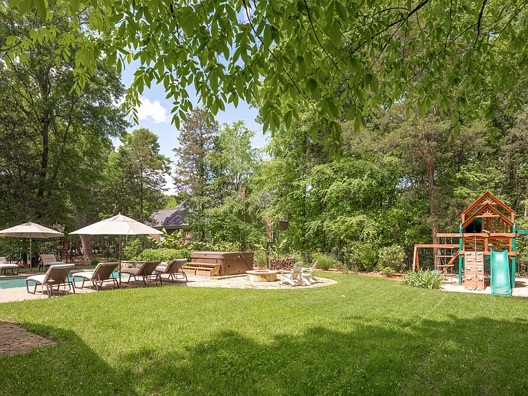 405 Pondview Ct — Photo 33