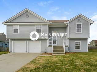 2241 NE Maybrook Dr, Blue Springs, MO 64029