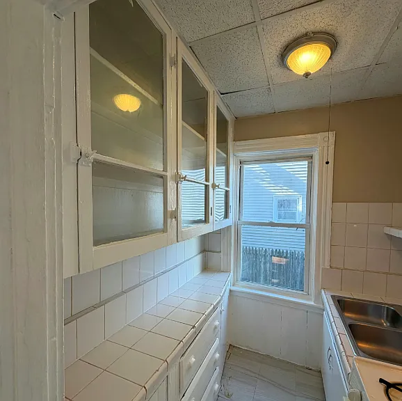 328 336 5th St Unit 1 Fall River Spacious 2 Bedroom in Corky Row Historic District! Great Location — Photo 1