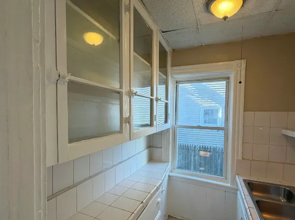 328 336 5th St Unit 1 Fall River Spacious 2 Bedroom in Corky Row Historic District! Great Location, 328-336 5th St #9cf2fd1e3, Fall River, MA 02721