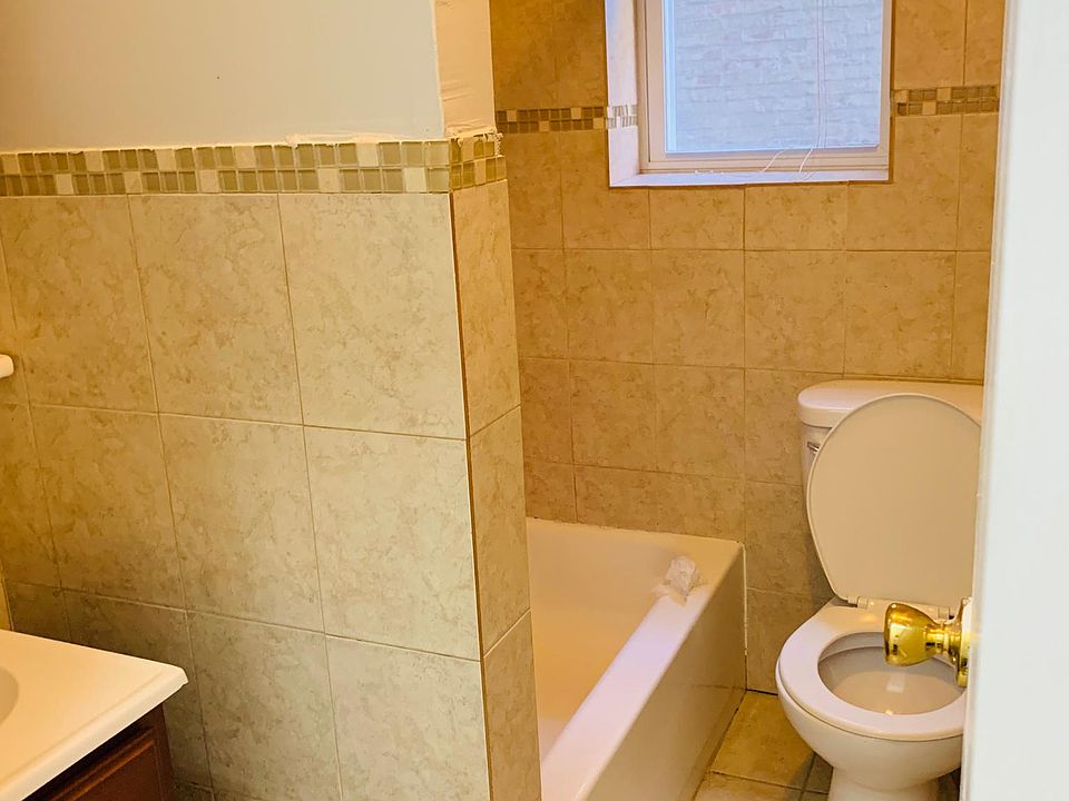 2nd image of 6315 Broadway