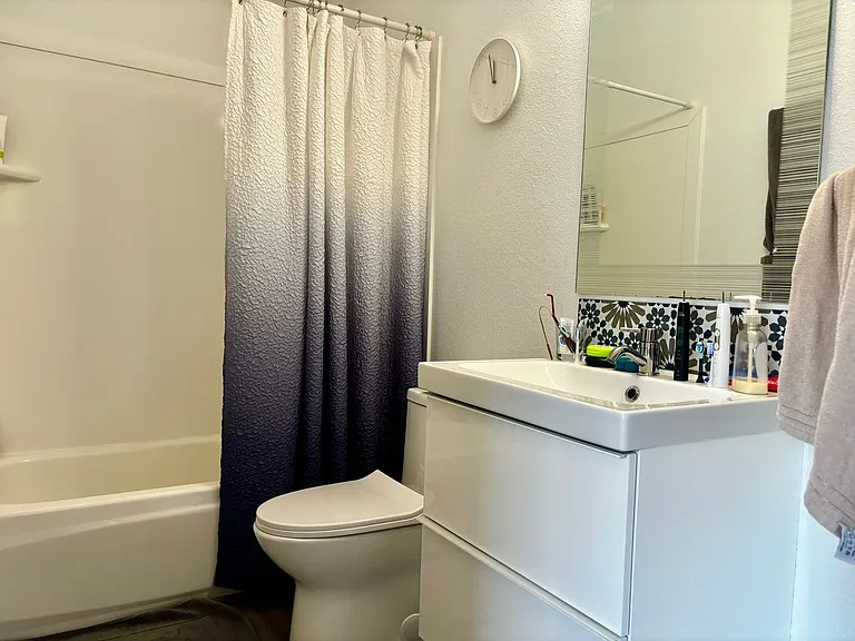 3221 Tg Franklin Avenue Flats Llc — Photo 16