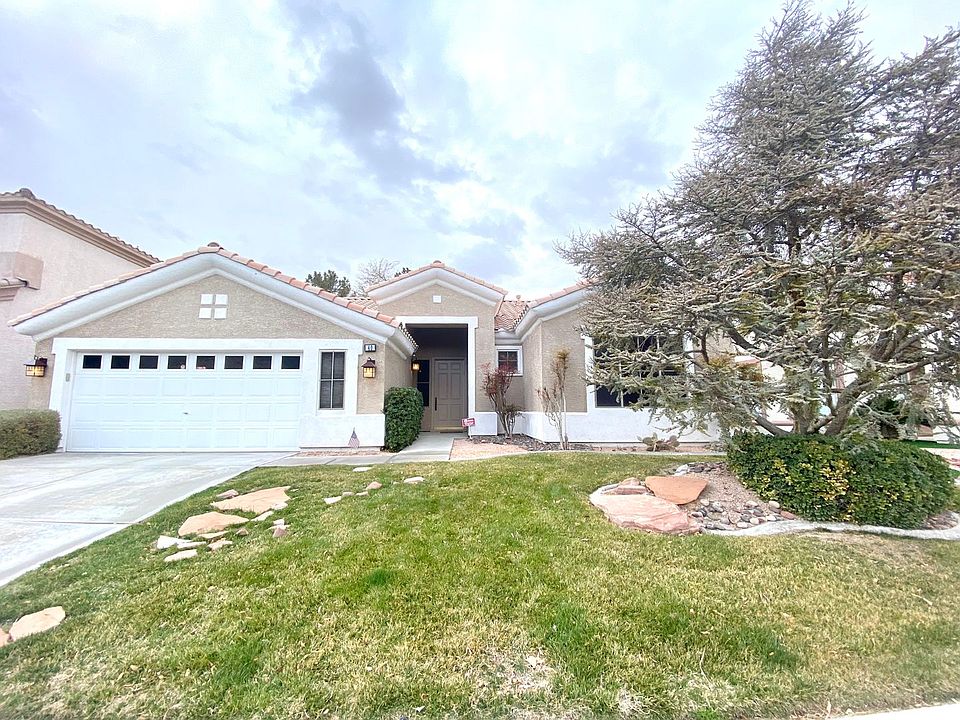 1st image of 40 Chateau Whistler Ct