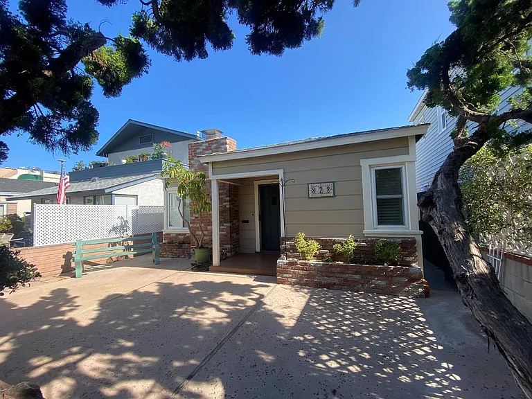 828 Avalon Ct — Photo 2