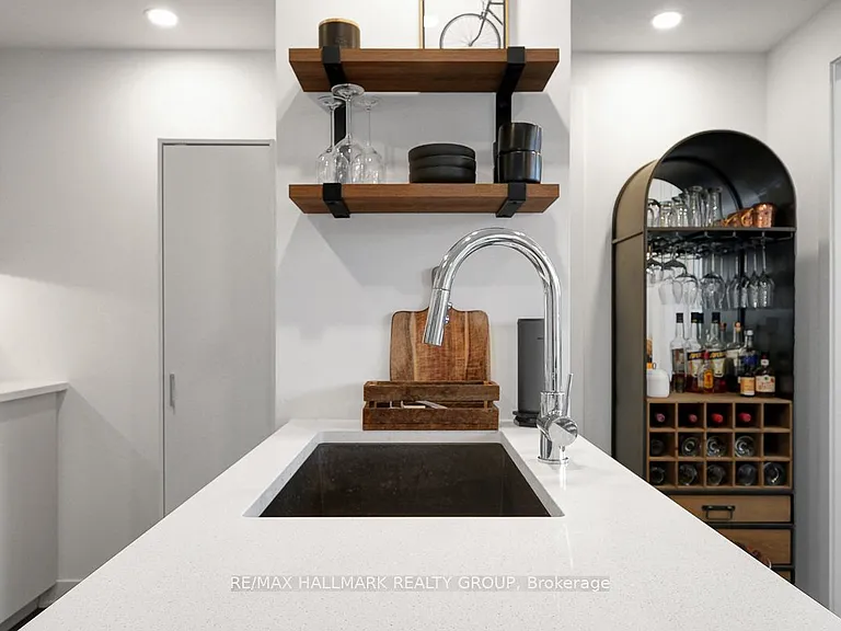 340 Queen St #1302 — Photo 19