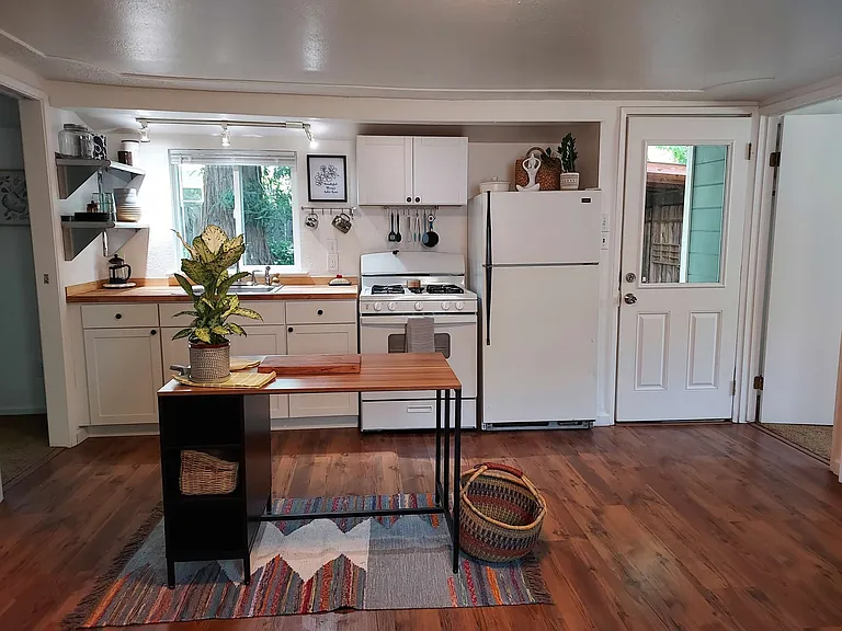 1232 Oakdale St #B — Photo 3