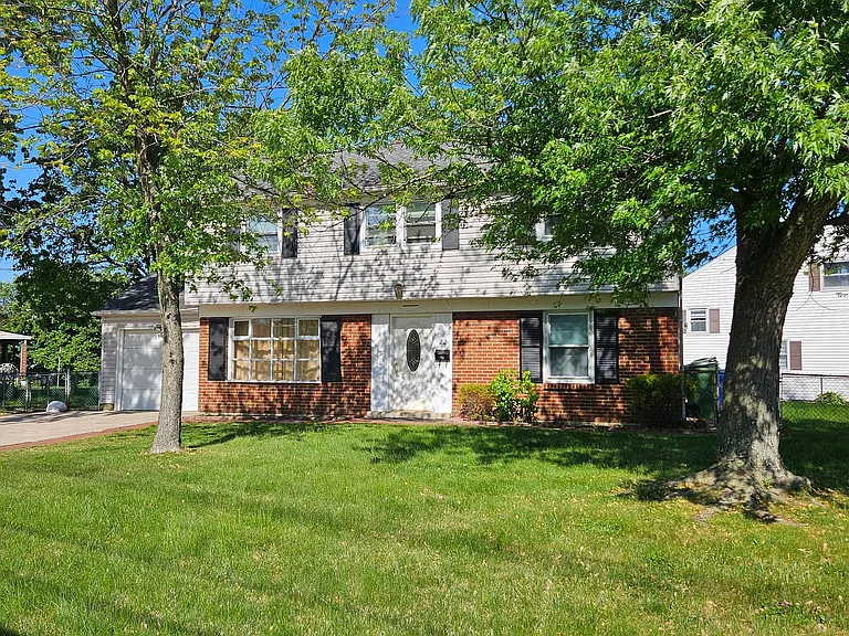 22 Plymouth Dr — Photo 2