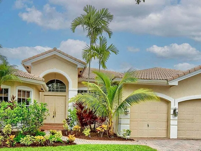 19474 Saturnia Lakes Dr — Photo 1