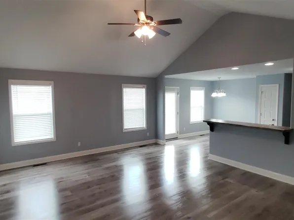 393 Deluth Dr, Bowling Green, KY 42101