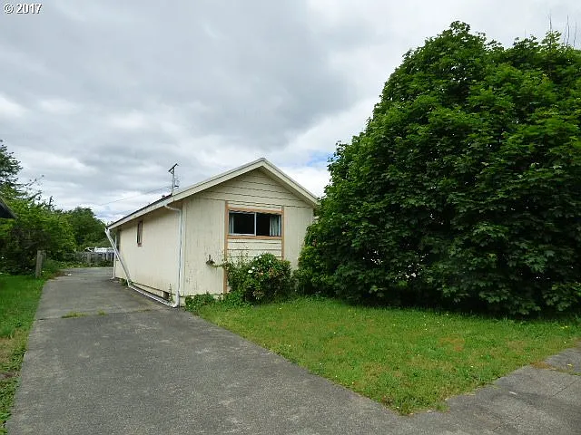 330 W 5th St photo 1