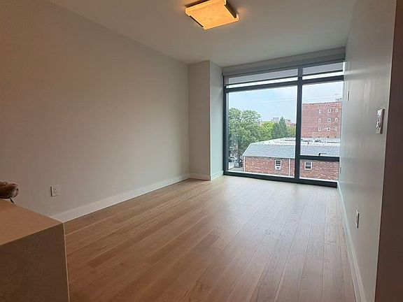 5th image of 3820 Parsons Blvd #4
