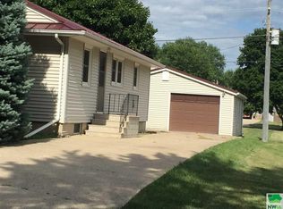 114 Albers St, Holstein, IA 51025
