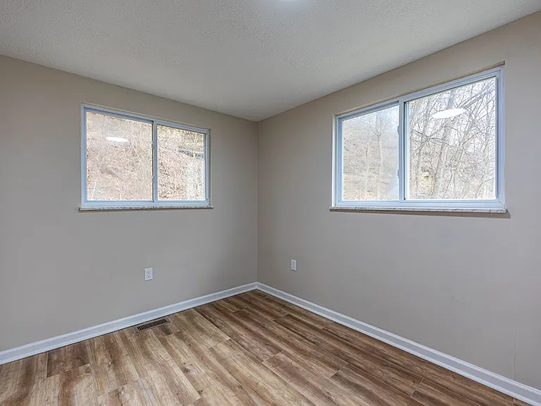 106 Blythe Rd — Photo 6