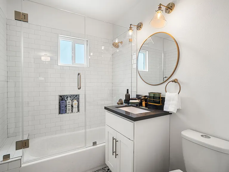 7410 S Hobart Blvd — Photo 5