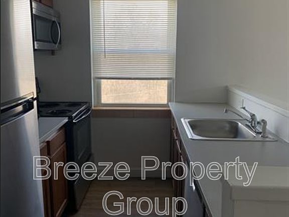 2nd image of 1945 Ottawa Dr APT 4