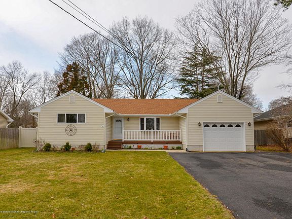 4th image of 13 Shady Nook Dr