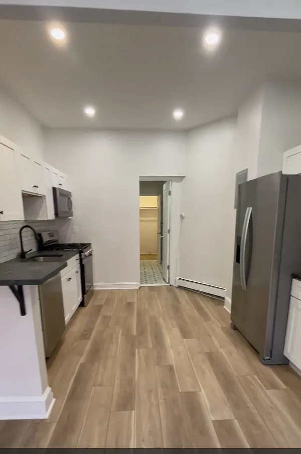 Studio, 700 sqft, $1,100 — Photo 3
